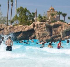 The wave pool at aquatica waterpark. Get your aquatica group discount tickets throgh orlando group getaways.