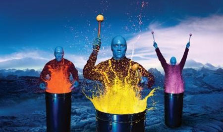 Blue Man Group is a hilarious show at Universal Orlando. Groups can get disocunt tickets for blue man group with orlando group getaways.